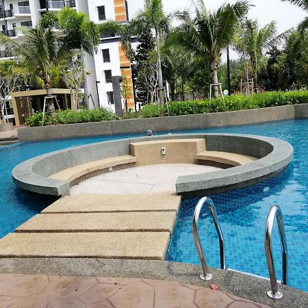 Timurbay Seafront Residence By Hardinahomes Kuantan Exterior foto
